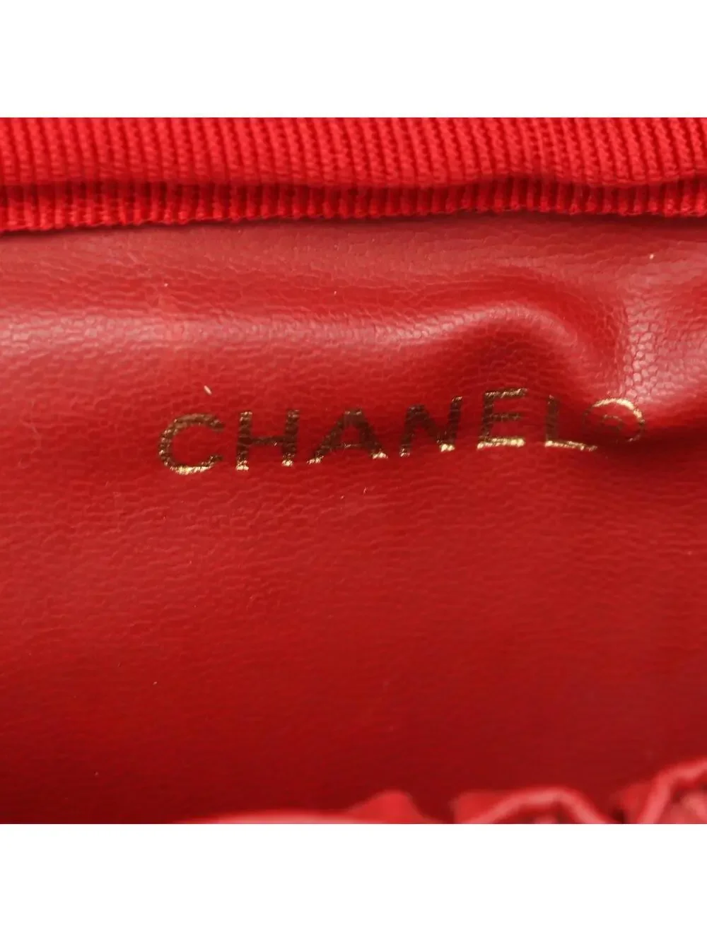 CHANEL indulge timeless